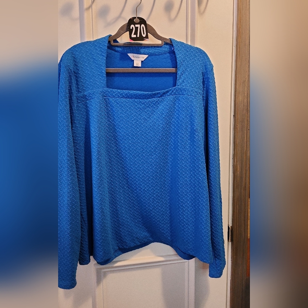 270 Liz claiborne top nwt